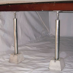 crawl space jack posts installed in an encapsulated crawl space in Hibbing