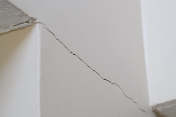 Interior-Wall-Crack-drywall-MN-WI