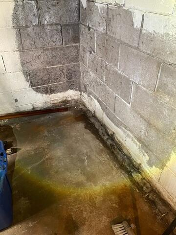 Active groundwater seeping and pooling along a concrete basement floor perimeter in Cloquet, MN.