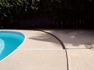 concrete-pool-deck-before-dbsrepair