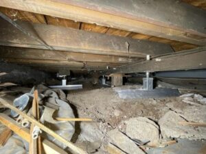 SmartJack® support system installed in a crawl space in Superior, WI